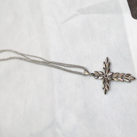 Steel by Design Mother Of Pearl Cross Pendant w / Chain - Picture 4 of 5